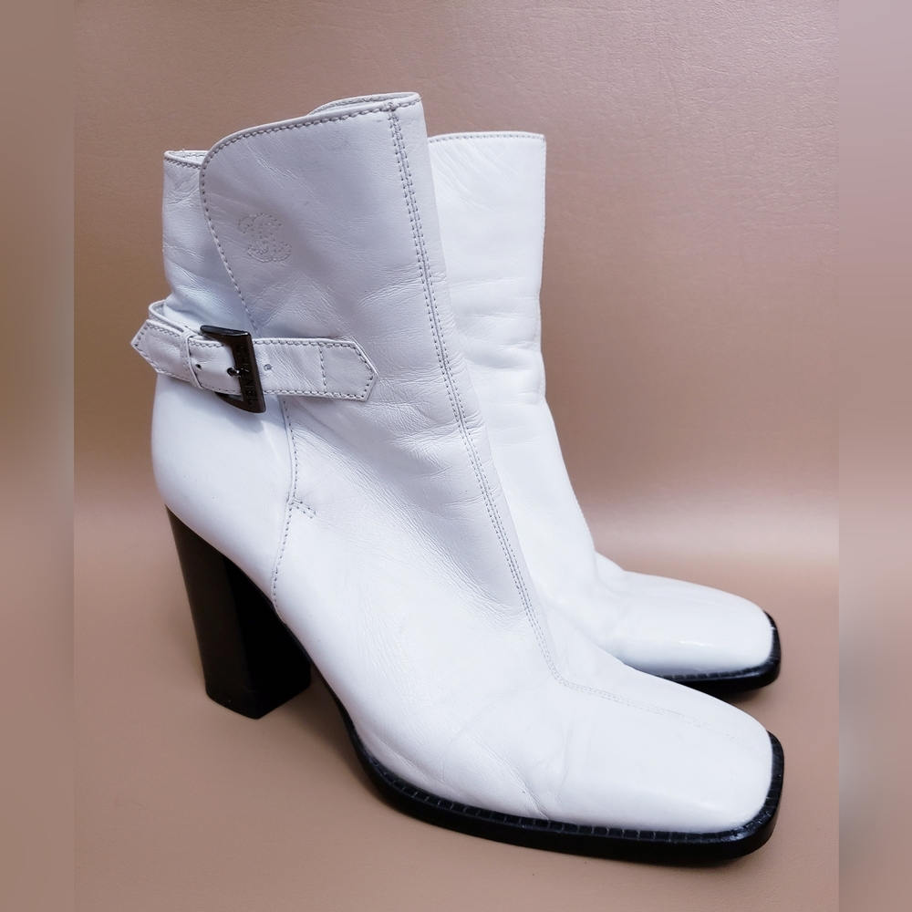 Vintage CHANEL Ankle White Square Toe Leather Boots Size. 37